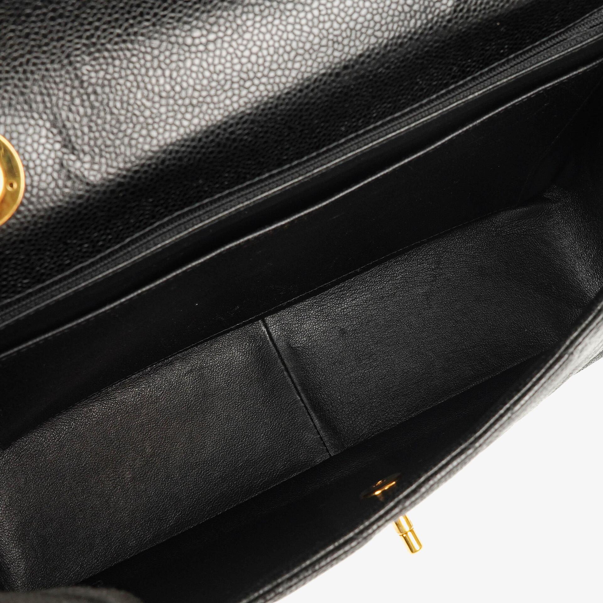 Chanel Maxi Jumbo Classic Single Flap Bag aus schwarzem gestepptem Lammleder mit 24K vergoldeter Hardware