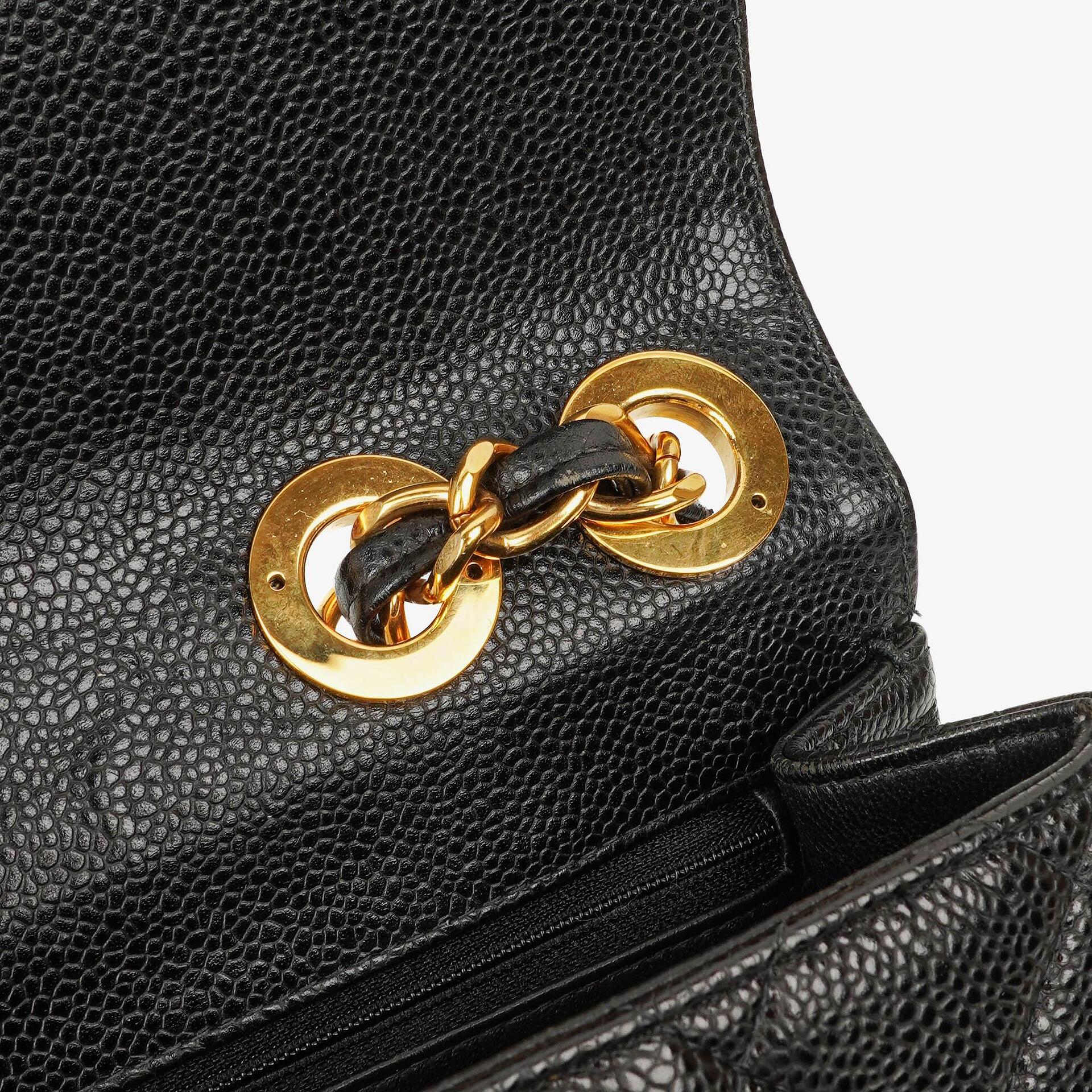 Chanel Maxi Jumbo Classic Single Flap Bag aus schwarzem gestepptem Lammleder mit 24K vergoldeter Hardware