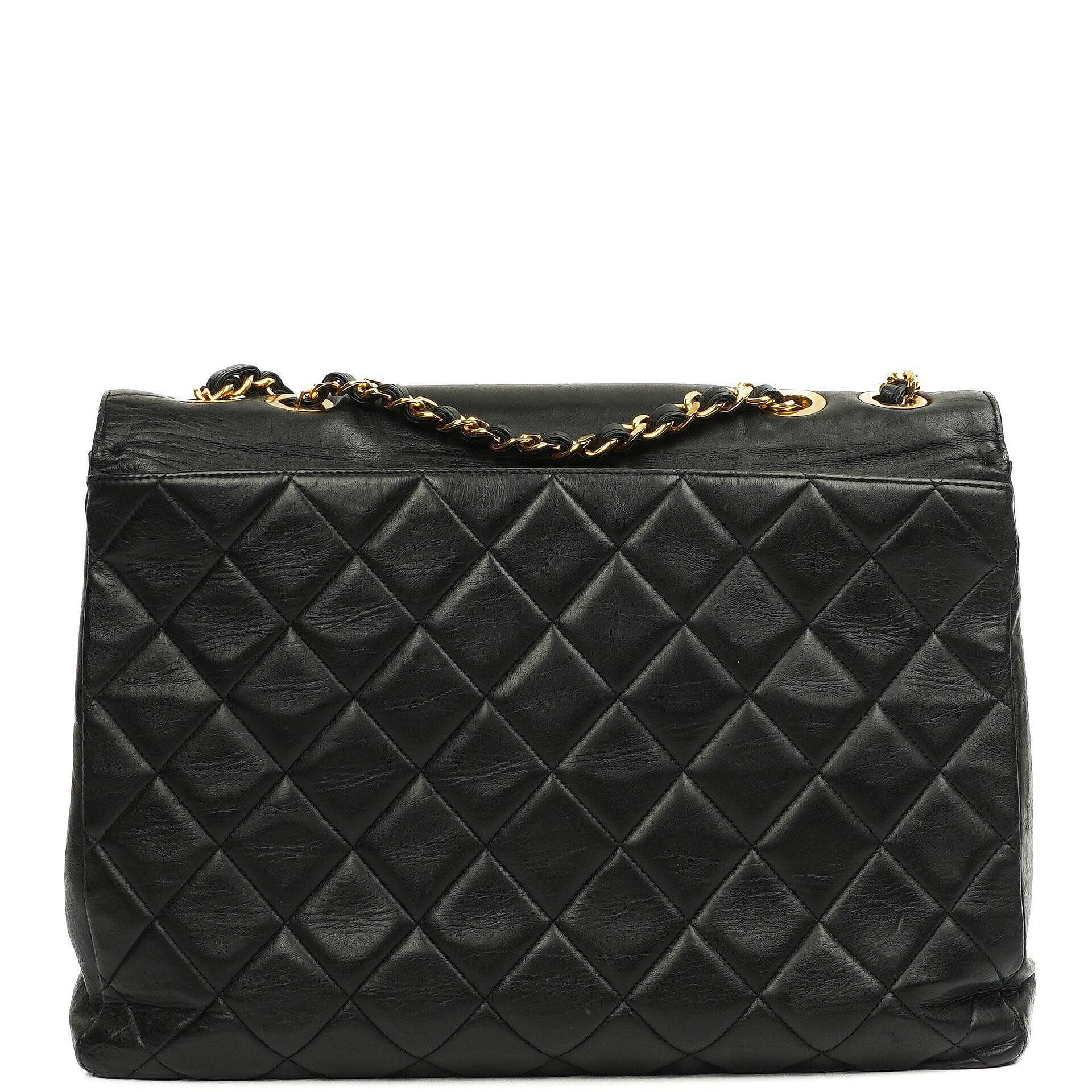 Chanel Classic Maxi Jumbo Single Flap Bag aus schwarzem gestepptem Lammleder mit 24K vergoldeten Beschlägen