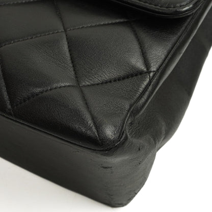 Chanel Classic Maxi Jumbo Single Flap Bag aus schwarzem gestepptem Lammleder mit 24K vergoldeten Beschlägen