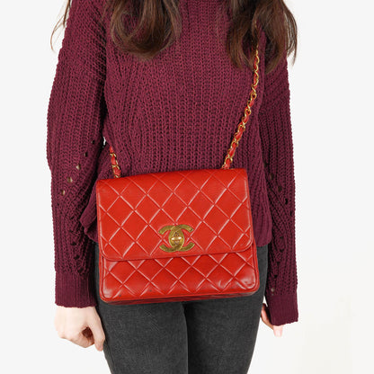 Chanel Maxi Logo Klappentasche in Rot Gestepptes Lammleder und 24k Vergoldeten Beschlägen