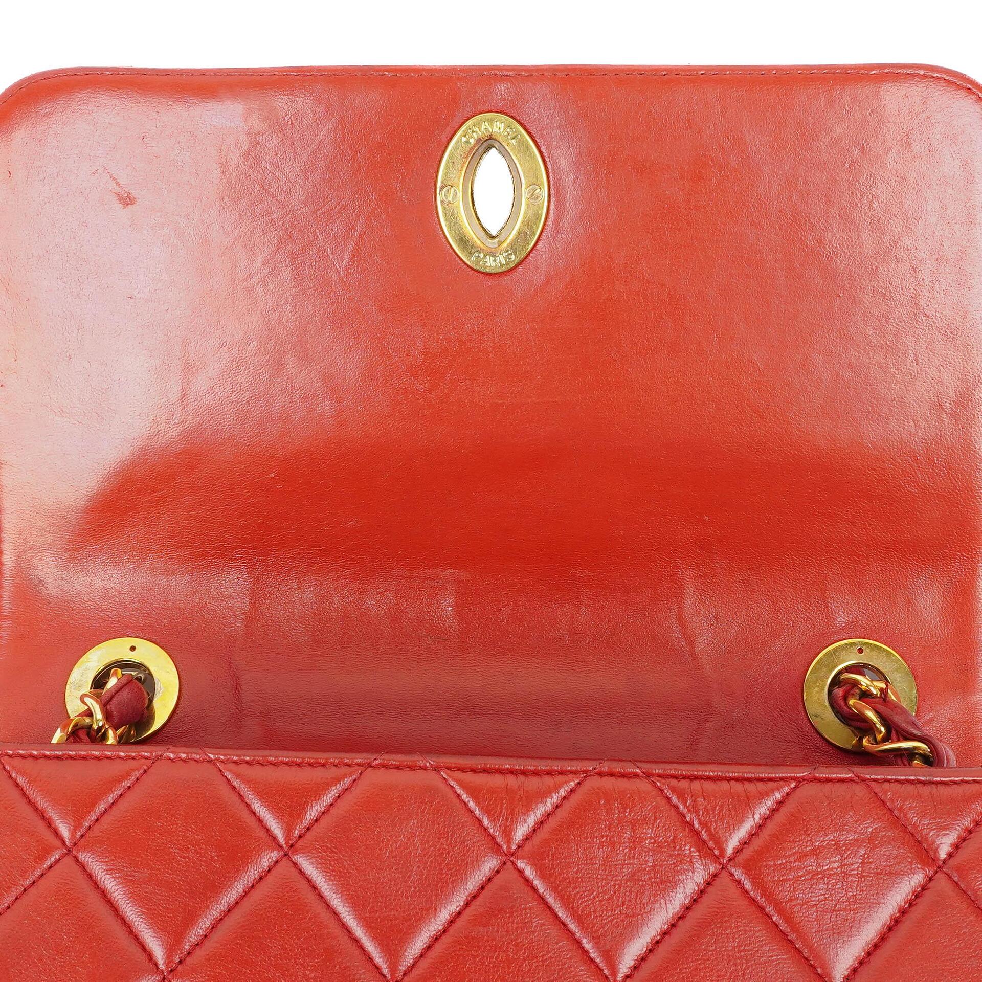 Chanel Maxi Logo Klappentasche in Rot Gestepptes Lammleder und 24k Vergoldeten Beschlägen