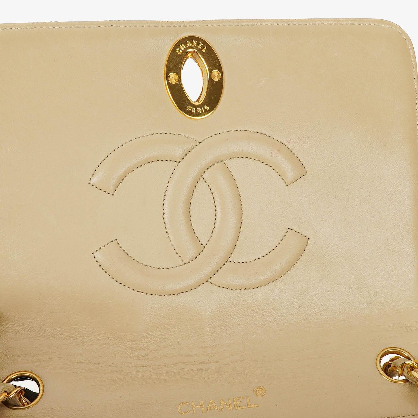 Chanel Maxi Logo Full Flap Tasche aus beigem gestepptem Leder mit 24K vergoldeten Beschlägen