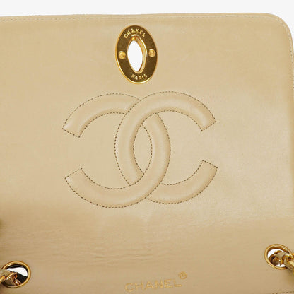 Chanel Maxi Logo Full Flap Tasche aus beigem gestepptem Leder mit 24K vergoldeten Beschlägen