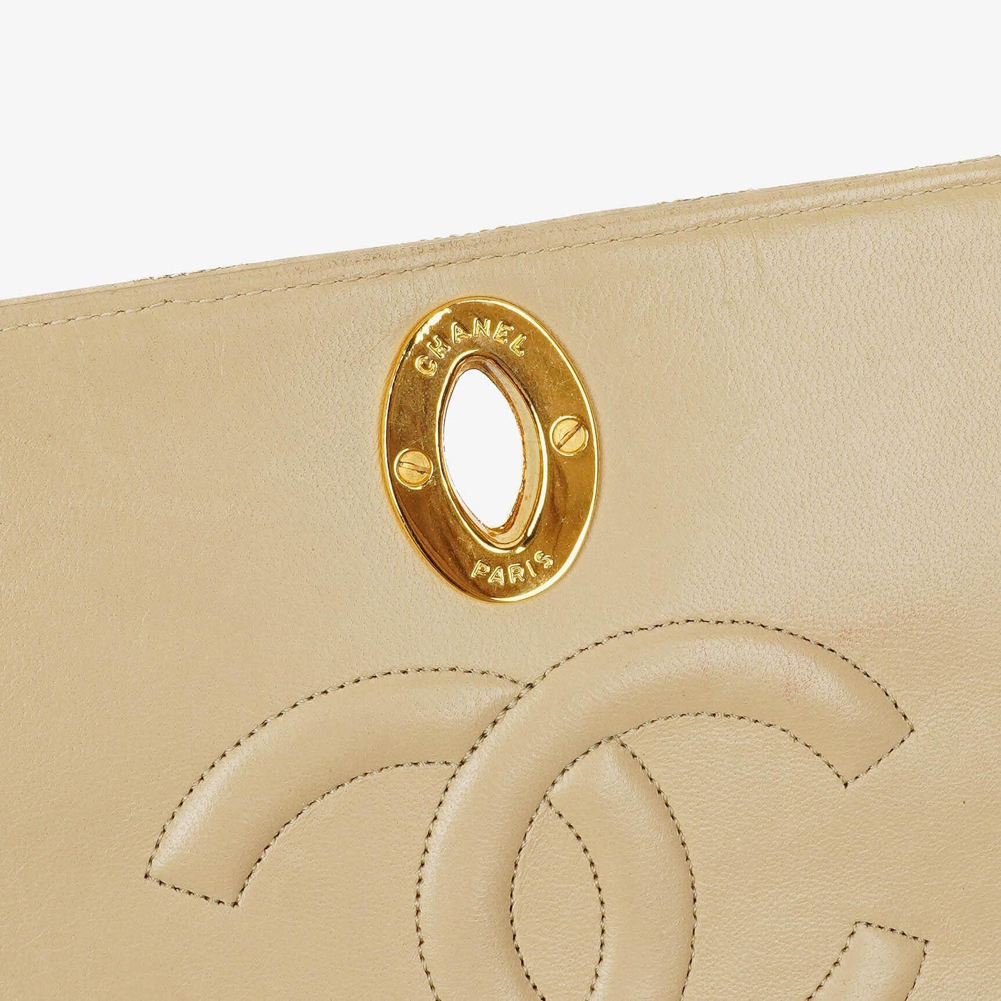 Chanel Maxi Logo Full Flap Tasche aus beigem gestepptem Leder mit 24K vergoldeten Beschlägen