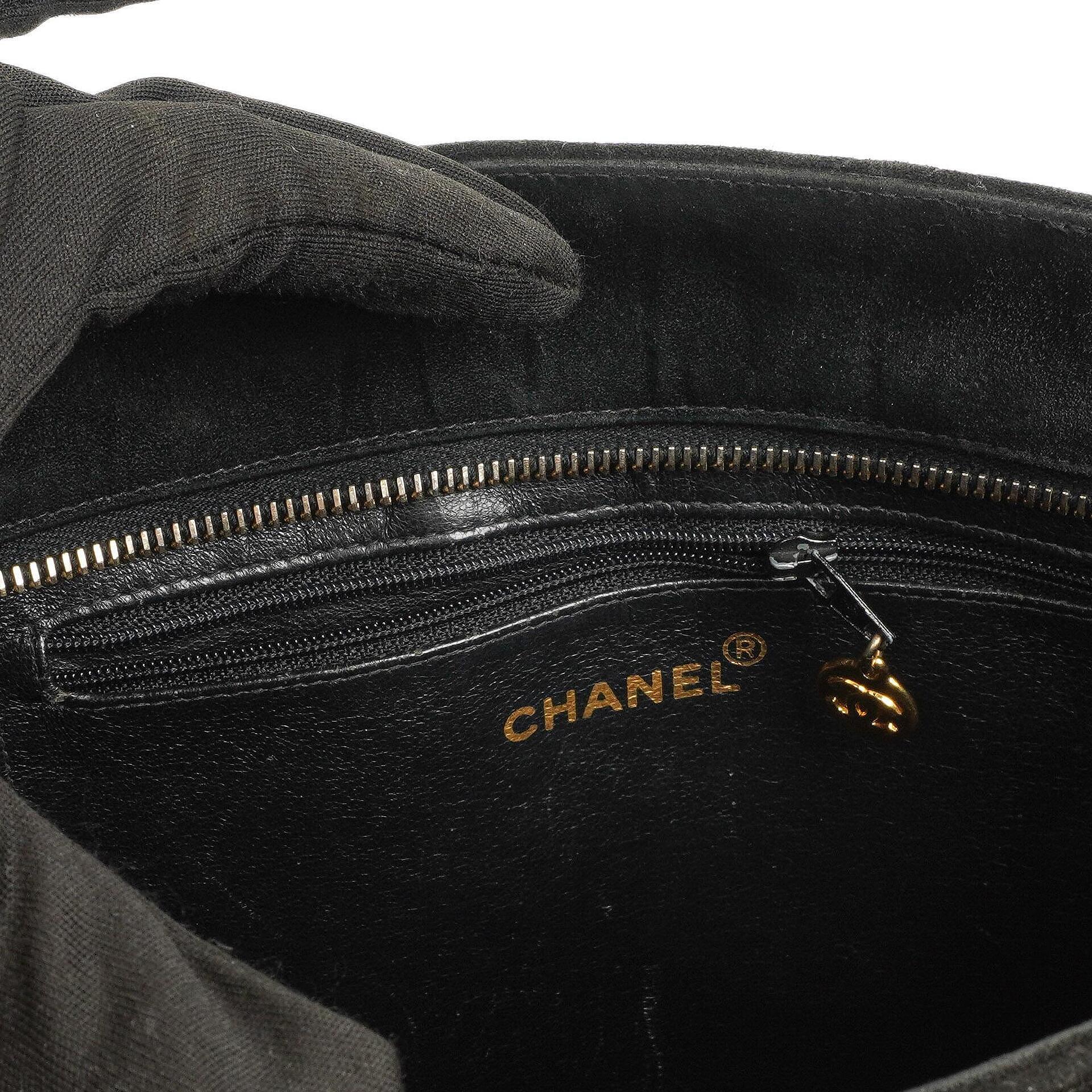 Chanel Medaillon Vintage Tote Tasche In Schwarz Gepolstertem Wildleder