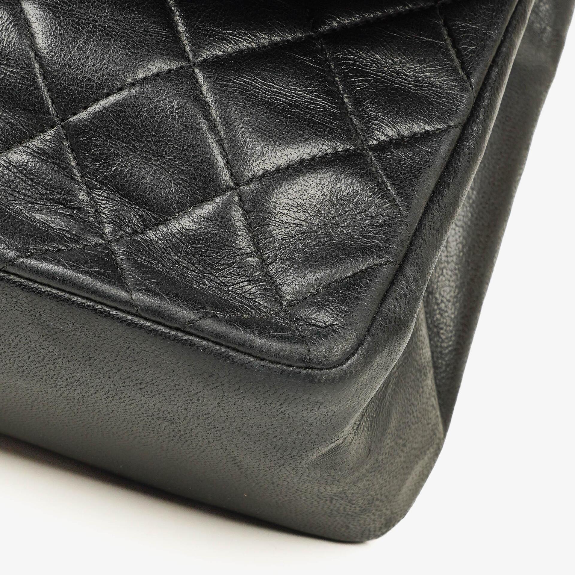 Chanel Medium Single Flap Tasche aus schwarzem gestepptem Lammleder mit 24K vergoldeten Beschlägen