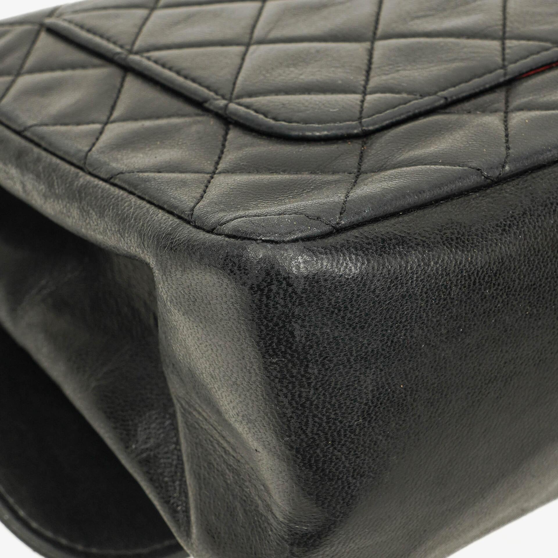Chanel Medium Single Flap Tasche aus schwarzem gestepptem Lammleder mit 24K vergoldeten Beschlägen