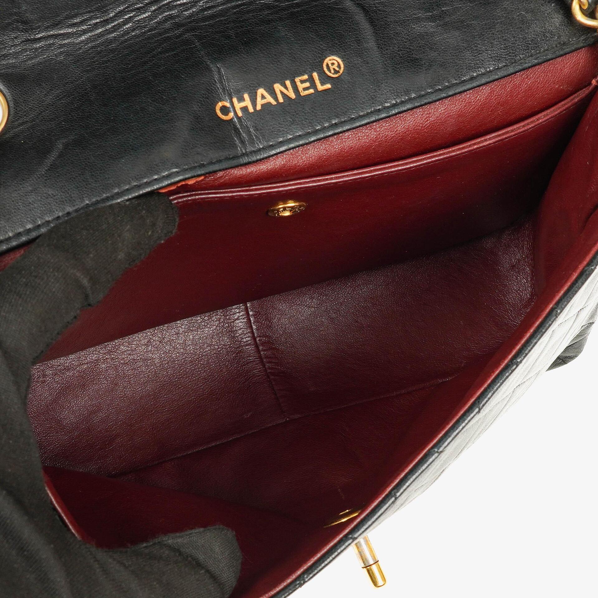 Chanel Medium Single Flap Tasche aus schwarzem gestepptem Lammleder mit 24K vergoldeten Beschlägen
