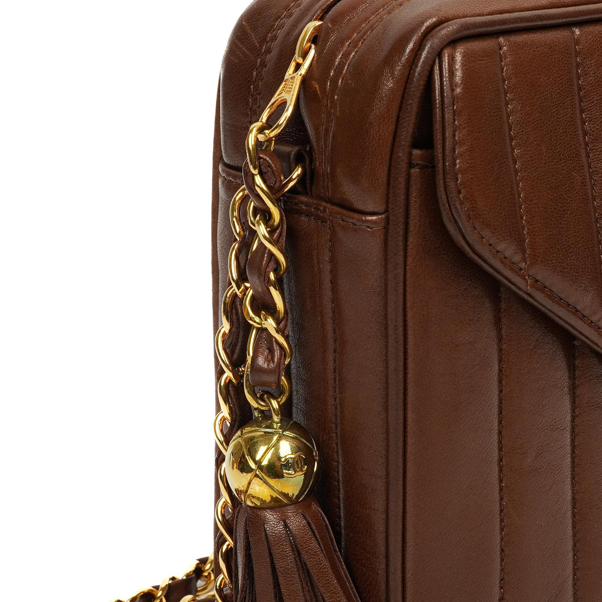 Chanel Medium Kamera Quaste Braune Vertikale Gequiltete Lammleder CC Klapptasche 24K Goldbeschläge, 1994-1996