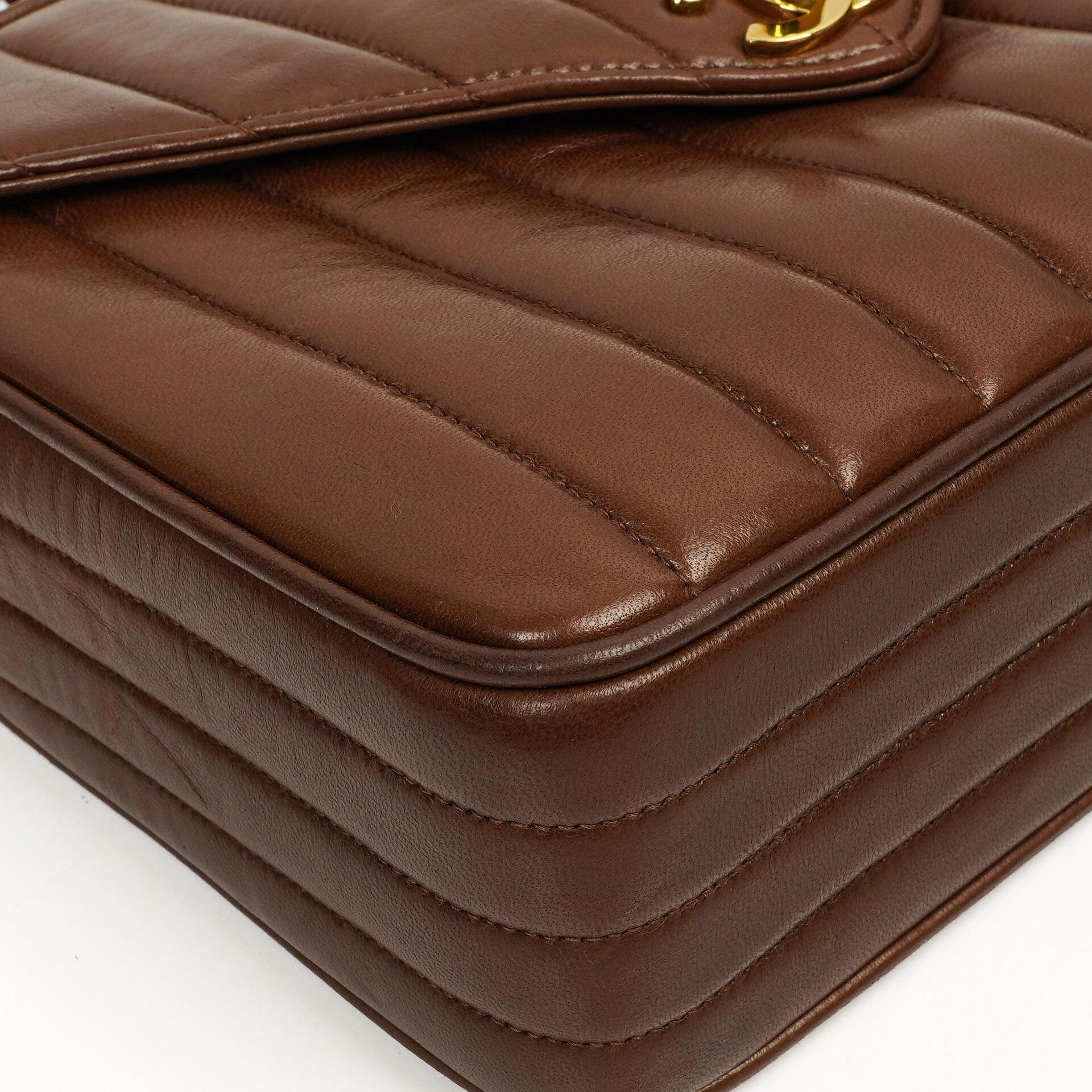 Chanel Medium Kamera Quaste Braune Vertikale Gequiltete Lammleder CC Klapptasche 24K Goldbeschläge, 1994-1996