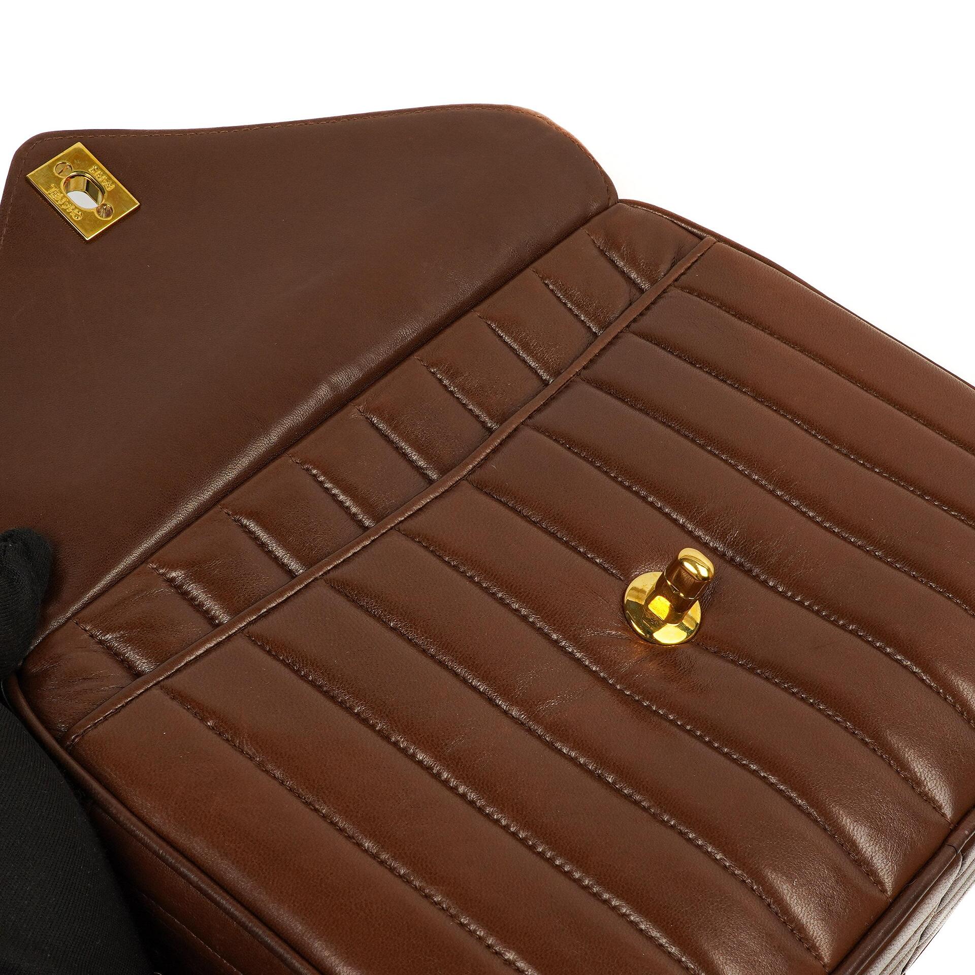 Chanel Medium Kamera Quaste Braune Vertikale Gequiltete Lammleder CC Klapptasche 24K Goldbeschläge, 1994-1996