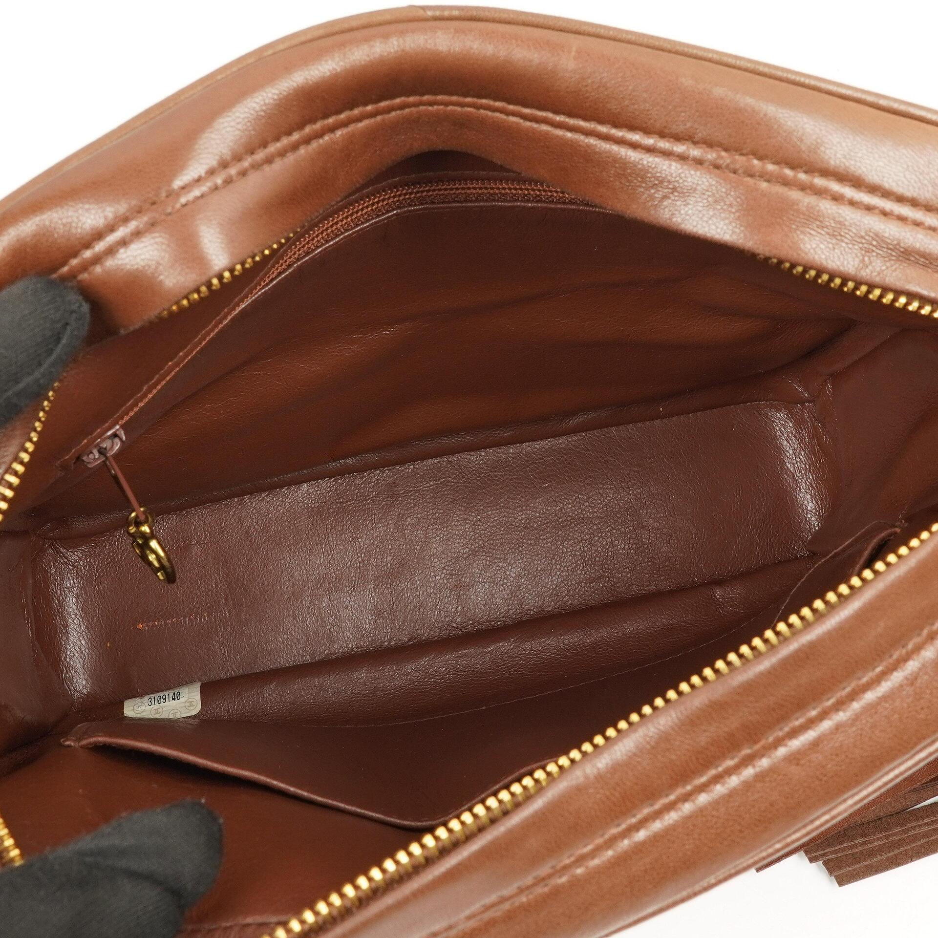 Chanel Medium Kamera Quaste Braune Vertikale Gequiltete Lammleder CC Klapptasche 24K Goldbeschläge, 1994-1996