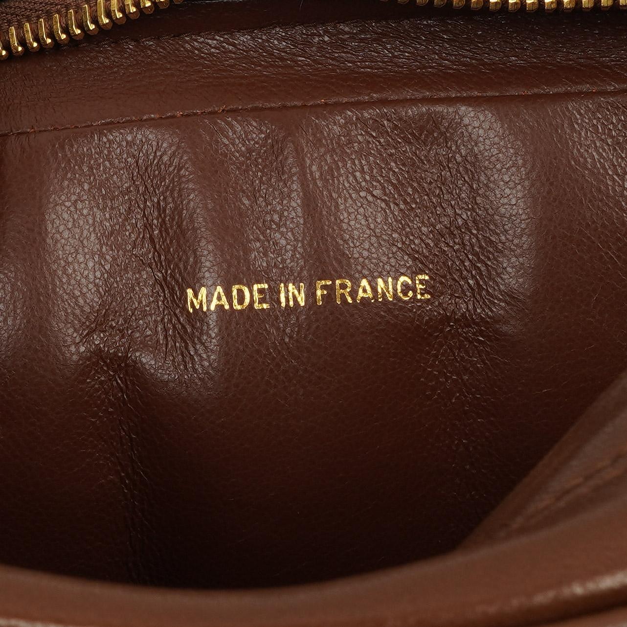 Chanel Medium Kamera Quaste Braune Vertikale Gequiltete Lammleder CC Klapptasche 24K Goldbeschläge, 1994-1996