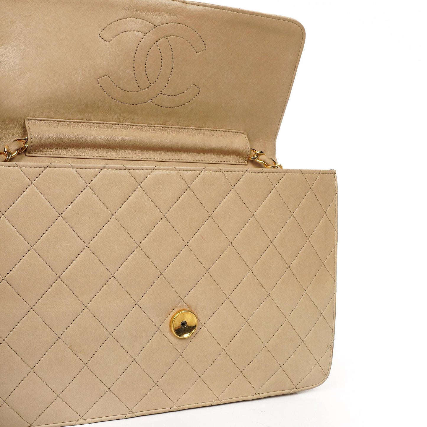 Chanel Medium Classic beige-ivory gestepptes Lammleder Single Flap Bag mit 24K goldplattierten Beschlägen