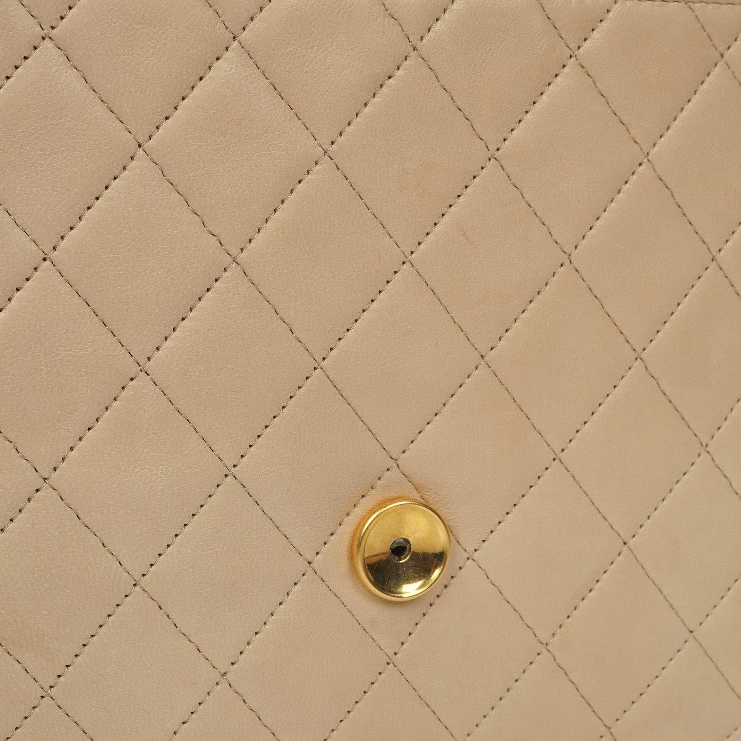 Chanel Medium Classic beige-ivory gestepptes Lammleder Single Flap Bag mit 24K goldplattierten Beschlägen