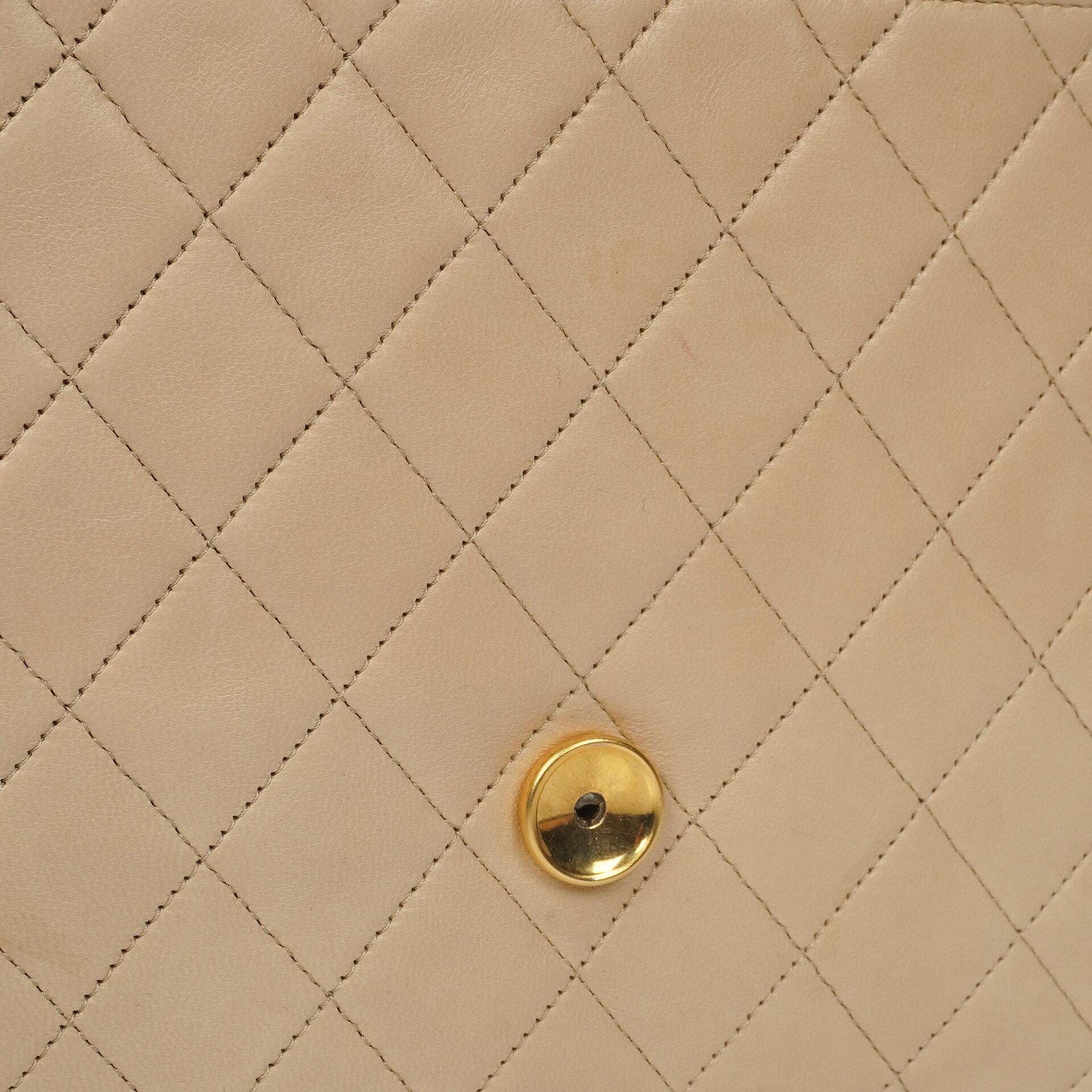 Chanel Medium Classic beige-ivory gestepptes Lammleder Single Flap Bag mit 24K goldplattierten Beschlägen