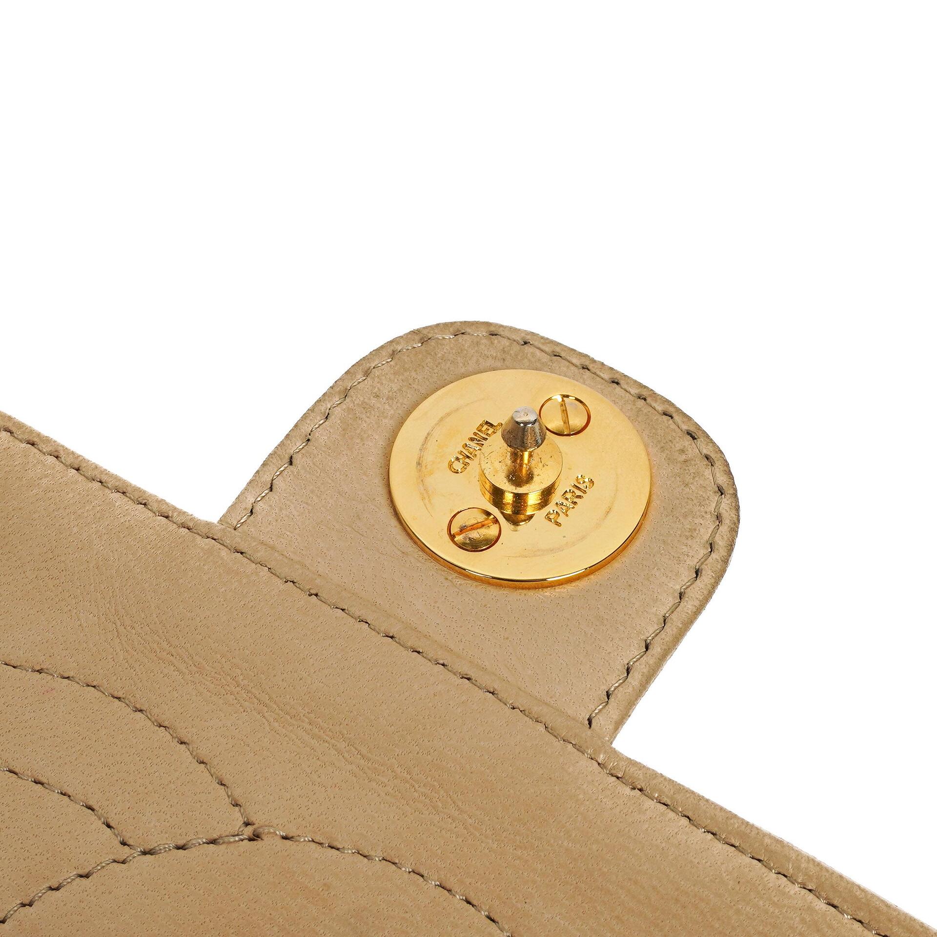 Chanel Medium Classic beige-ivory gestepptes Lammleder Single Flap Bag mit 24K goldplattierten Beschlägen