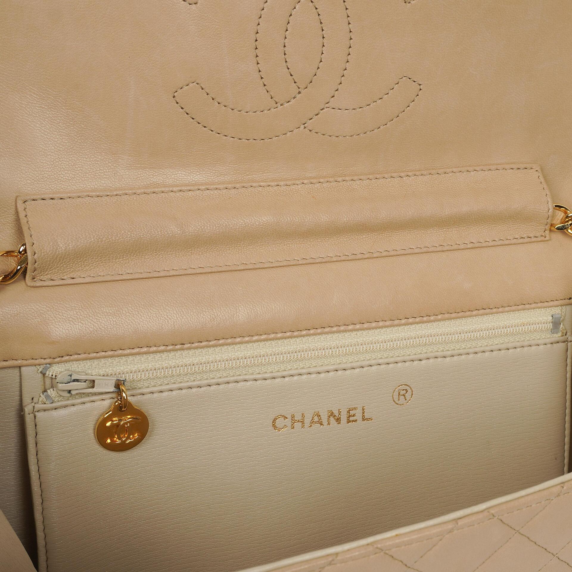 Chanel Medium Classic beige-ivory gestepptes Lammleder Single Flap Bag mit 24K goldplattierten Beschlägen
