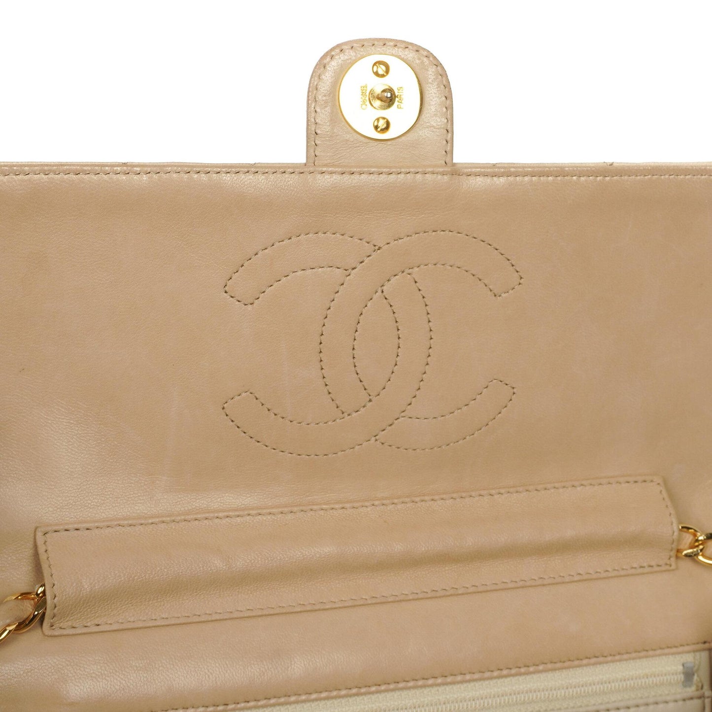 Chanel Medium Classic beige-ivory gestepptes Lammleder Single Flap Bag mit 24K goldplattierten Beschlägen