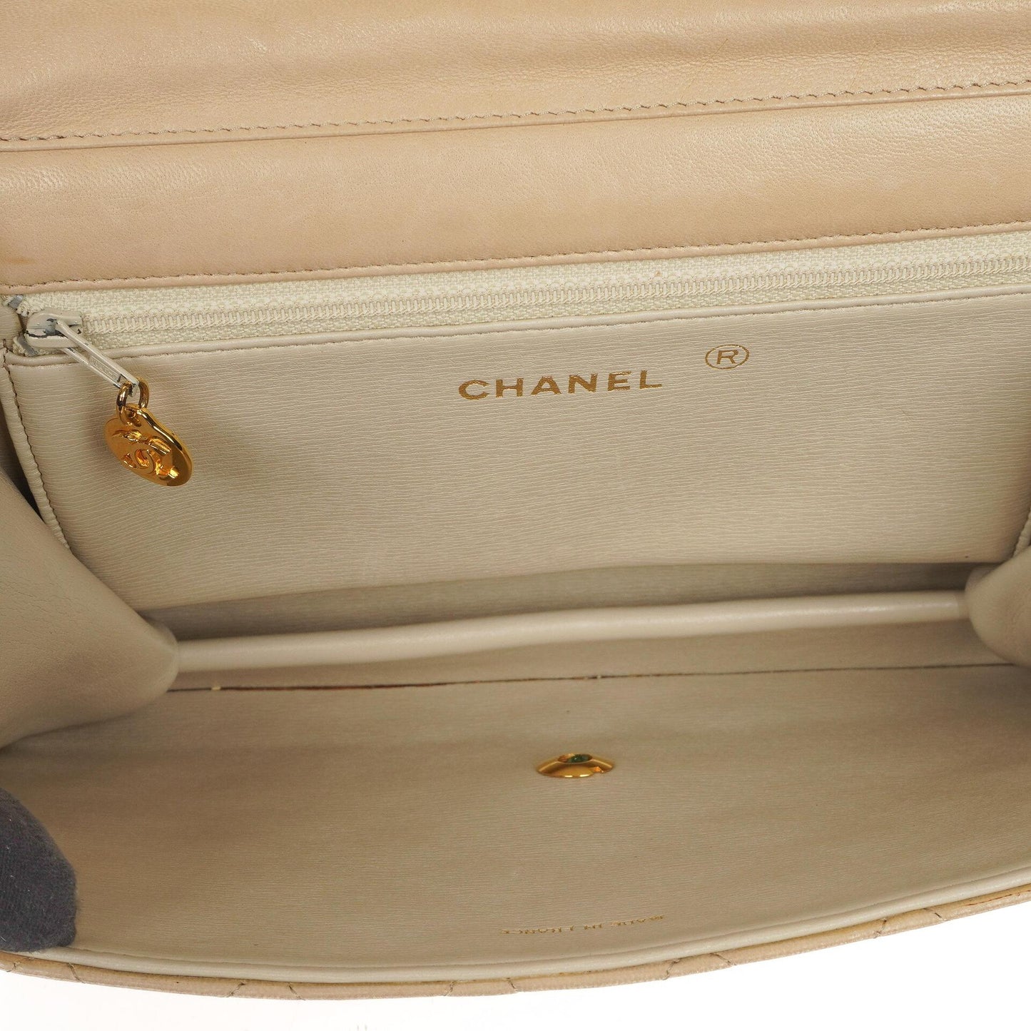Chanel Medium Classic beige-ivory gestepptes Lammleder Single Flap Bag mit 24K goldplattierten Beschlägen
