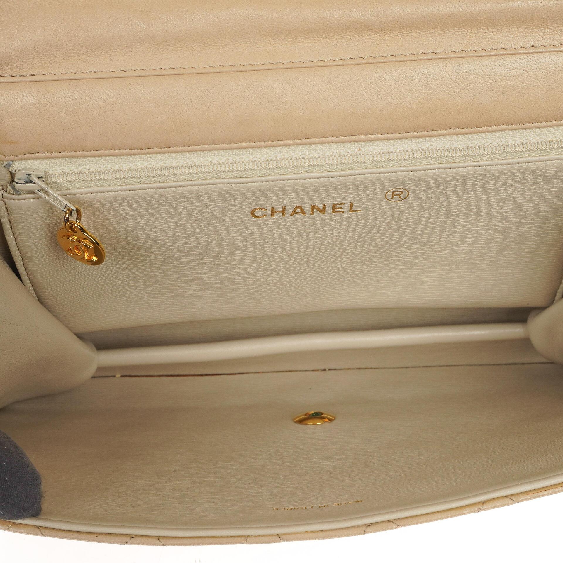 Chanel Medium Classic beige-ivory gestepptes Lammleder Single Flap Bag mit 24K goldplattierten Beschlägen