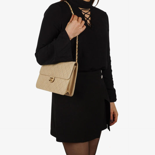 Chanel Medium Classic beige-ivory gestepptes Lammleder Single Flap Bag mit 24K goldplattierten Beschlägen
