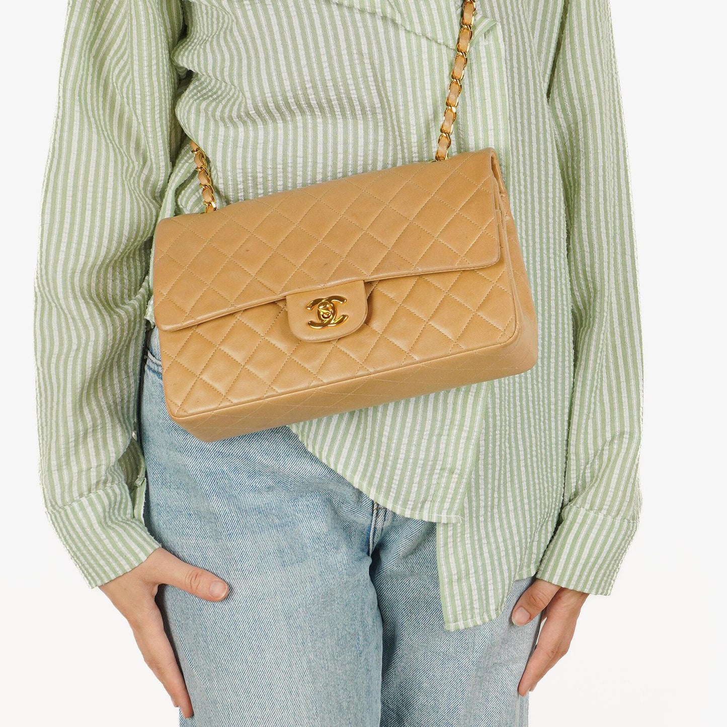 Chanel Medium Classic Beige gestepptes Leder Double Flap Tasche mit 24K goldfarbener Hardware