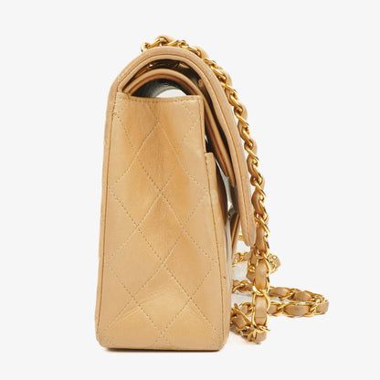 Chanel Medium Classic Beige gestepptes Leder Double Flap Tasche mit 24K goldfarbener Hardware