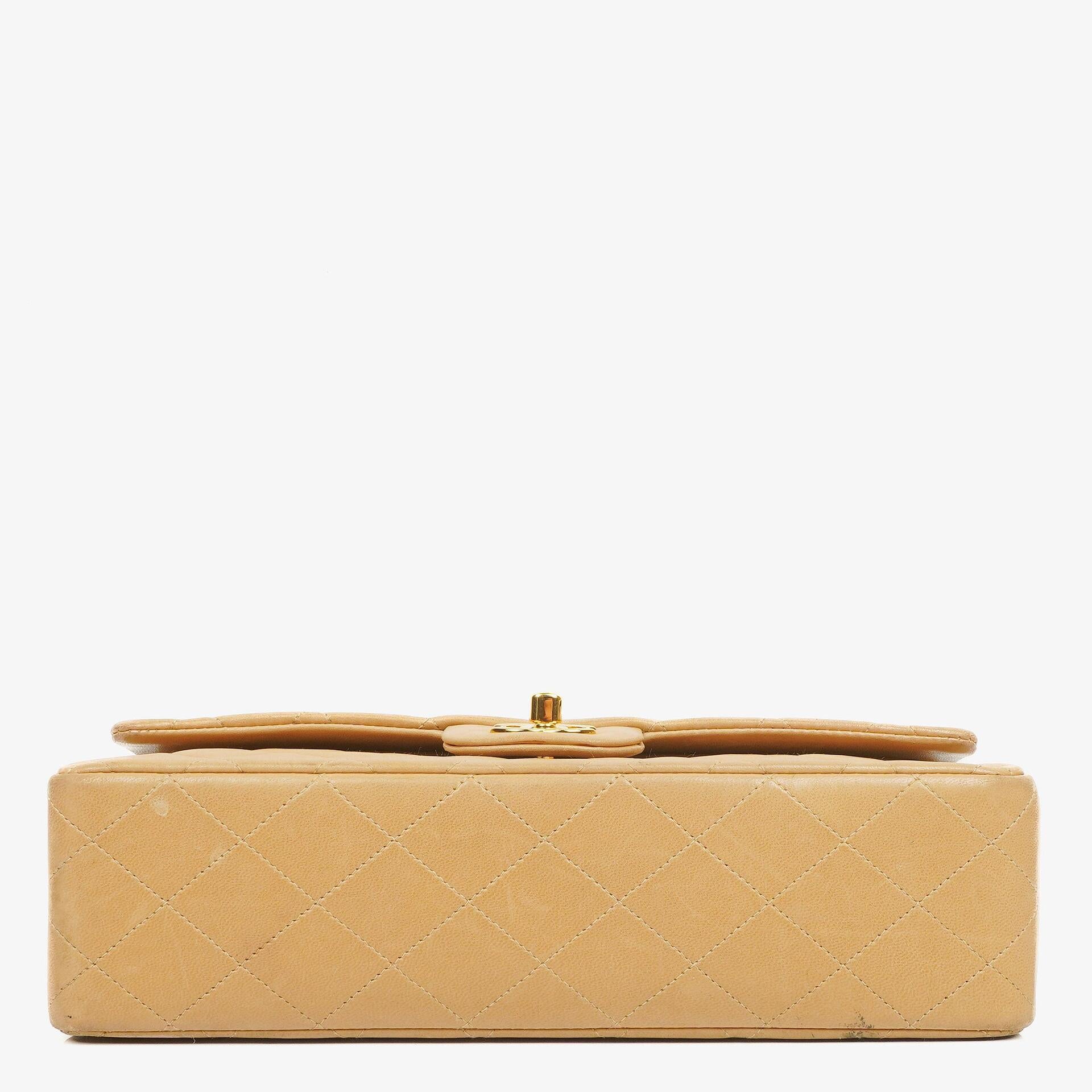 Chanel Medium Classic Beige gestepptes Leder Double Flap Tasche mit 24K goldfarbener Hardware