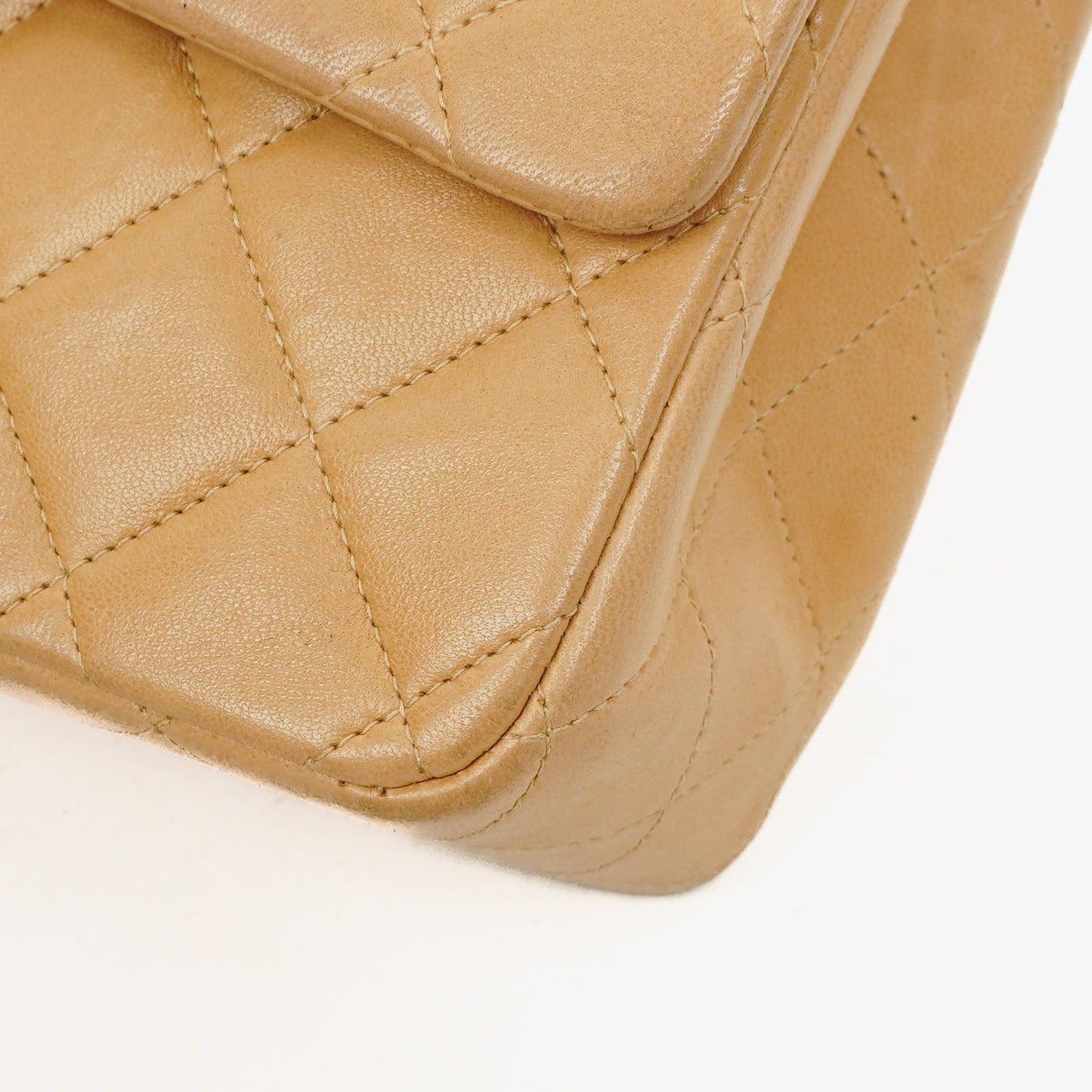 Chanel Medium Classic Beige gestepptes Leder Double Flap Tasche mit 24K goldfarbener Hardware