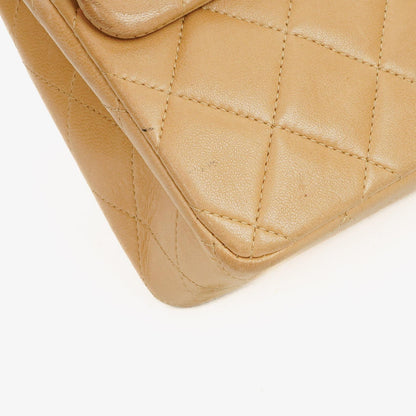 Chanel Medium Classic Beige gestepptes Leder Double Flap Tasche mit 24K goldfarbener Hardware