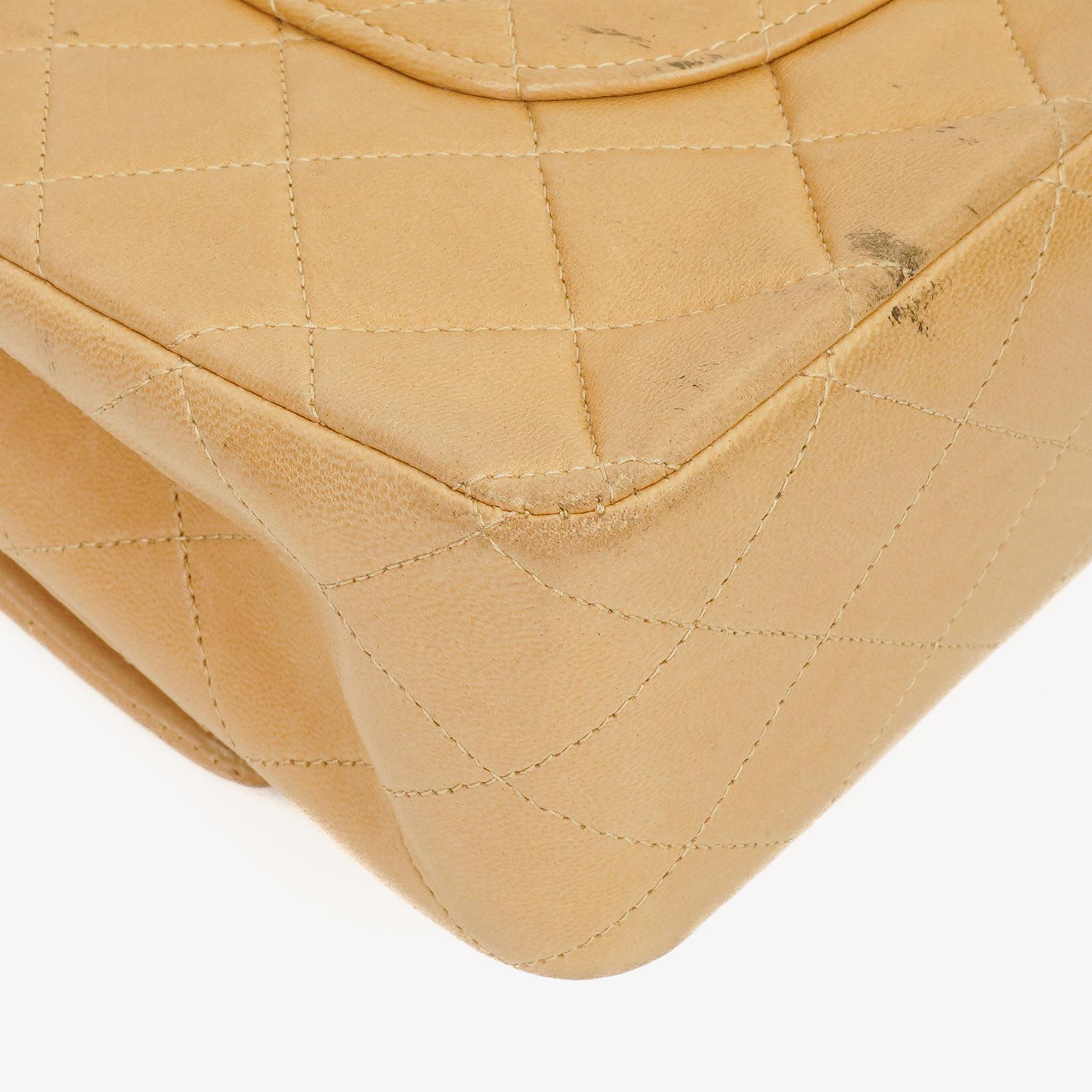 Chanel Medium Classic Beige gestepptes Leder Double Flap Tasche mit 24K goldfarbener Hardware