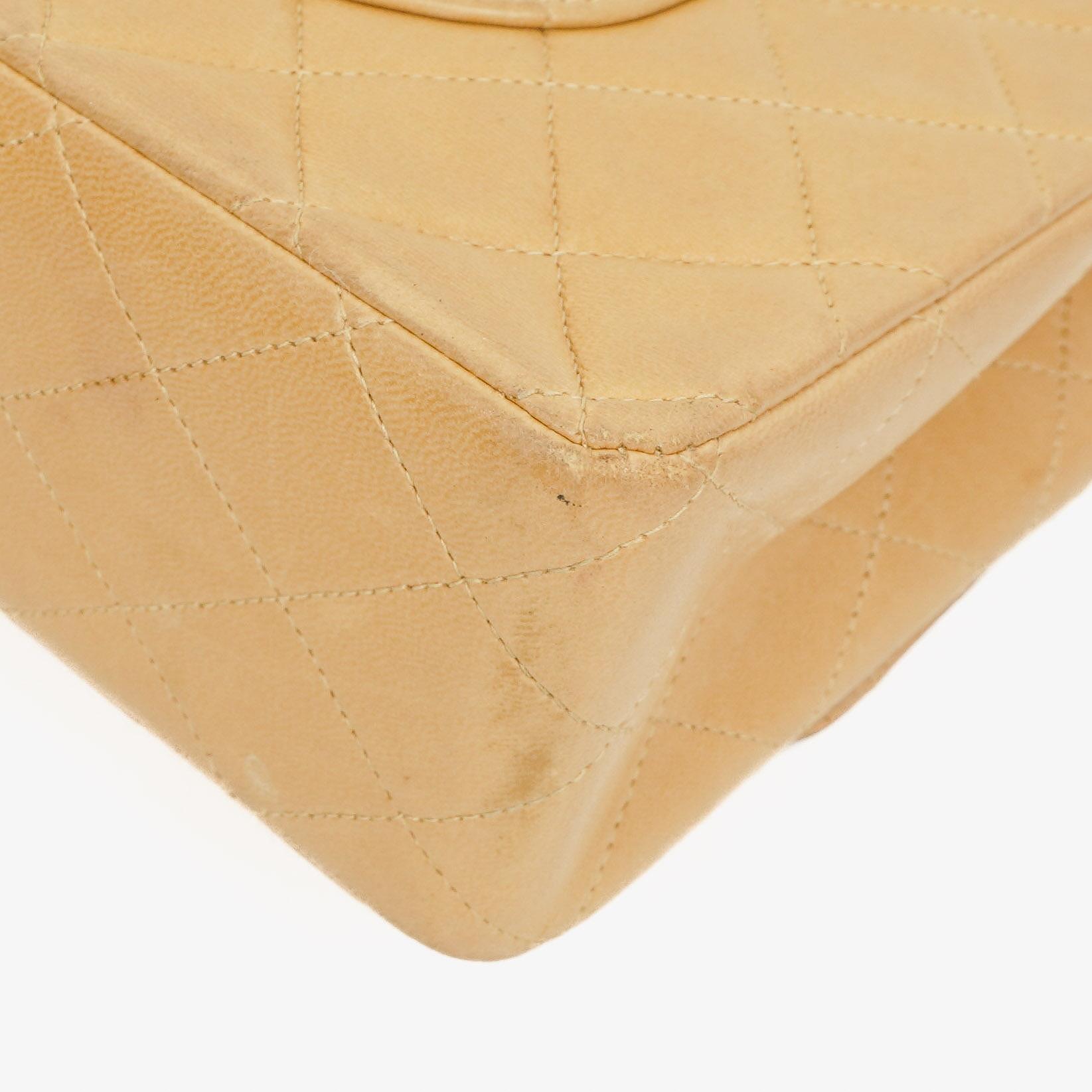 Chanel Medium Classic Beige gestepptes Leder Double Flap Tasche mit 24K goldfarbener Hardware