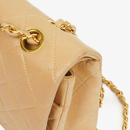 Chanel Medium Classic Beige gestepptes Leder Double Flap Tasche mit 24K goldfarbener Hardware