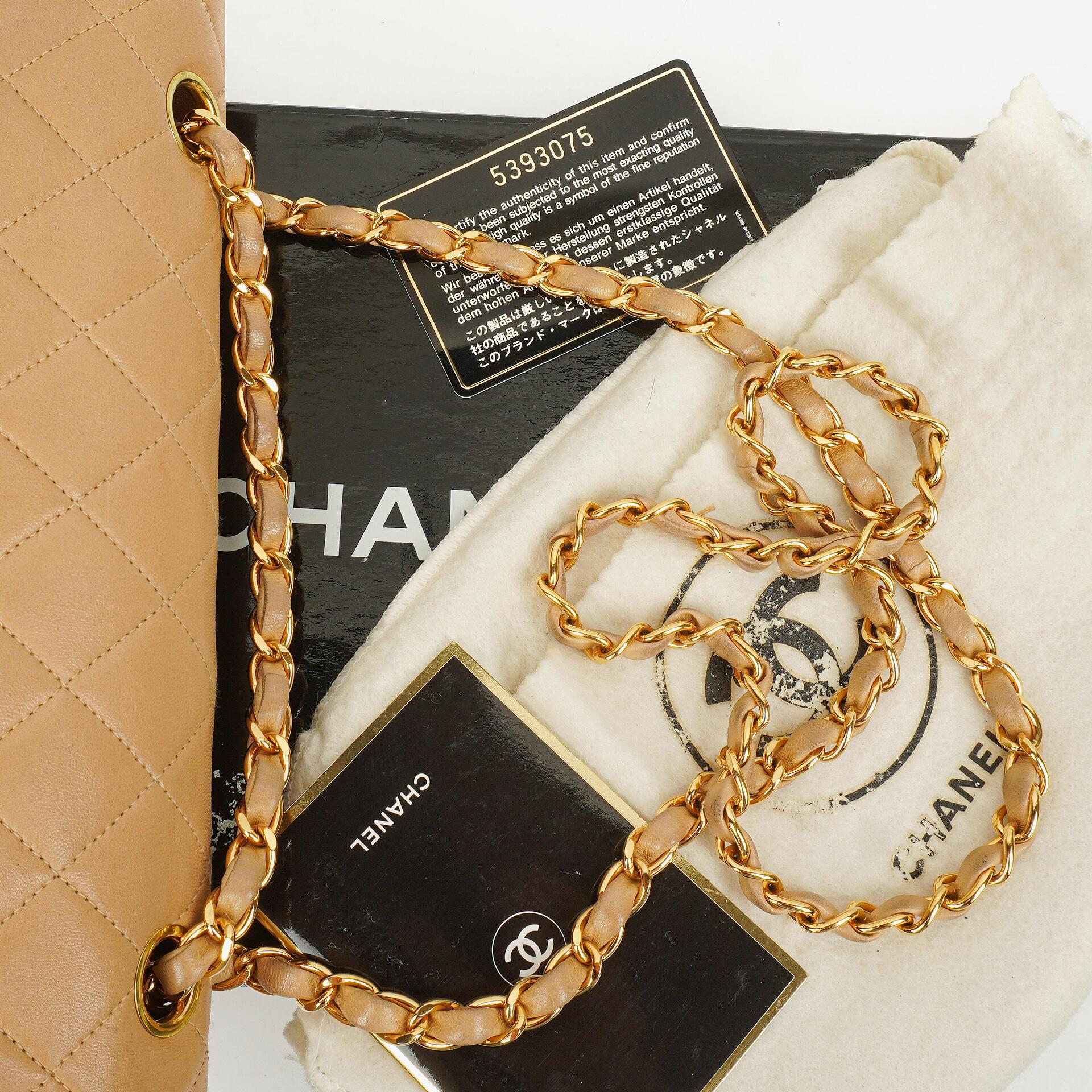 Chanel Medium Classic Beige gestepptes Leder Double Flap Tasche mit 24K goldfarbener Hardware