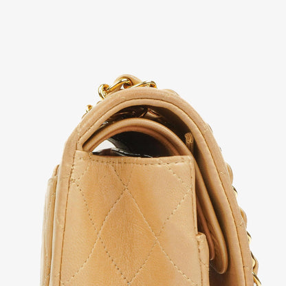 Chanel Medium Classic Beige gestepptes Leder Double Flap Tasche mit 24K goldfarbener Hardware