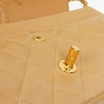 Chanel Medium Classic Beige gestepptes Leder Double Flap Tasche mit 24K goldfarbener Hardware