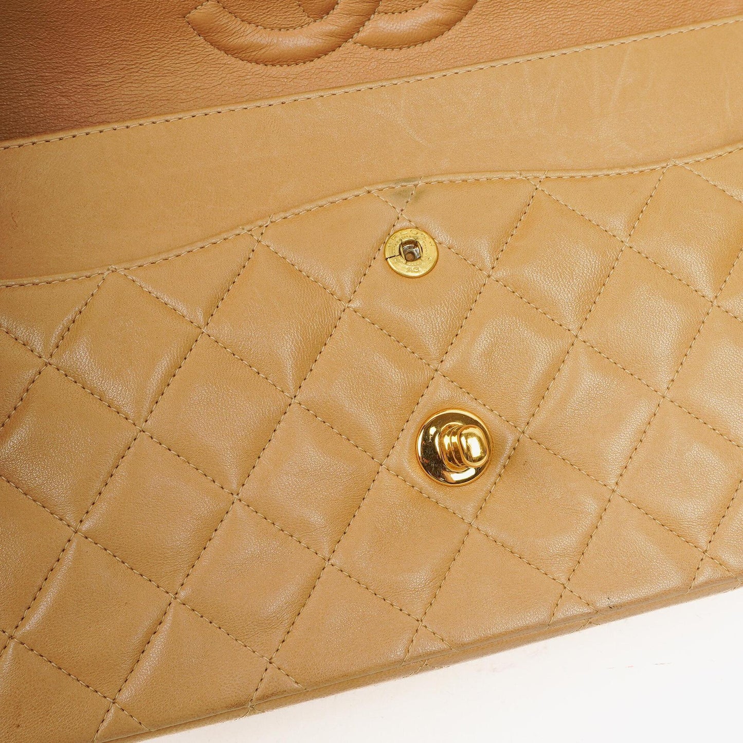 Chanel Medium Classic Beige gestepptes Leder Double Flap Tasche mit 24K goldfarbener Hardware