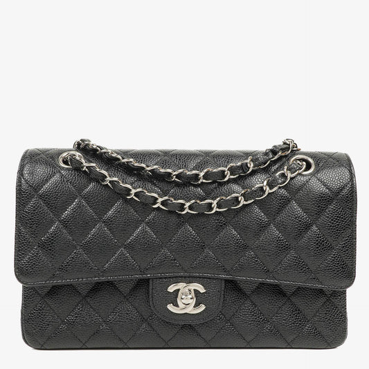 Chanel mittelgroße Classic Double Flap Bag aus schwarzem gestepptem Kaviarleder mit silberfarbener Hardware