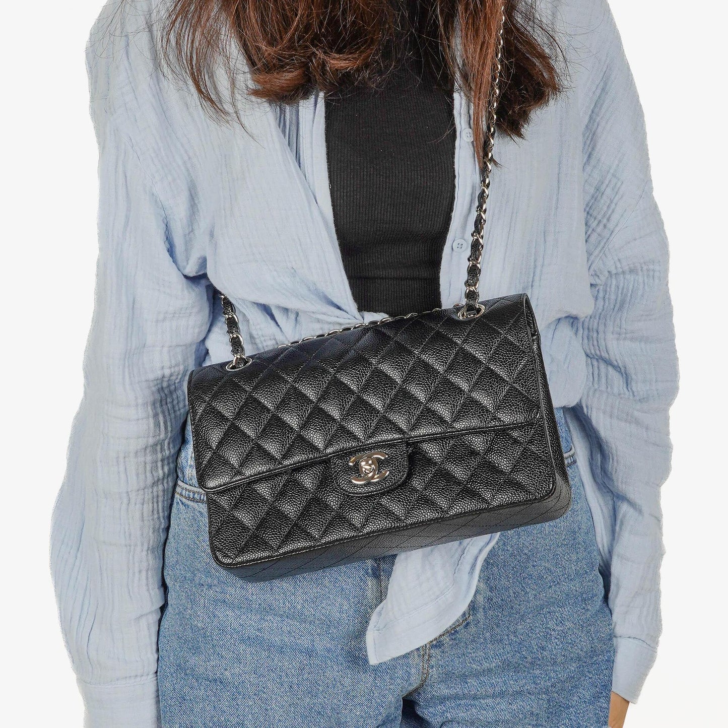Chanel mittelgroße Classic Double Flap Bag aus schwarzem gestepptem Kaviarleder mit silberfarbener Hardware