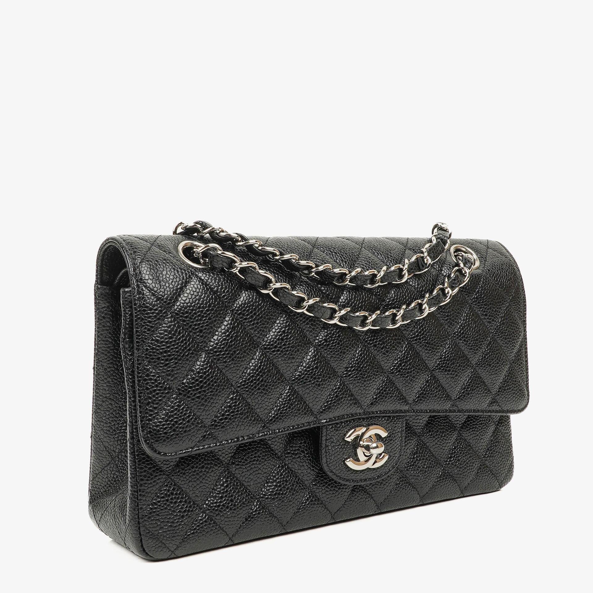 Chanel mittelgroße Classic Double Flap Bag aus schwarzem gestepptem Kaviarleder mit silberfarbener Hardware