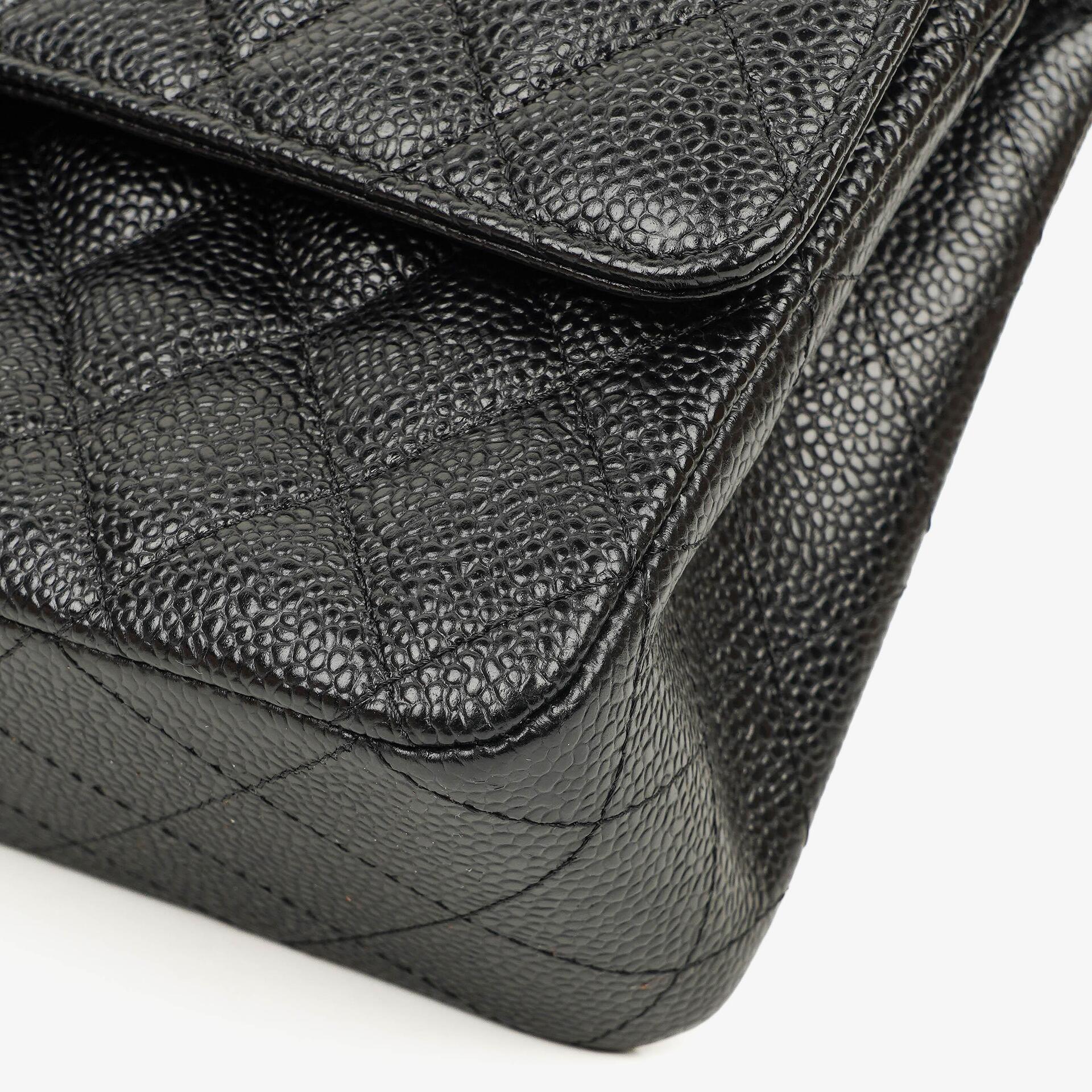 Chanel mittelgroße Classic Double Flap Bag aus schwarzem gestepptem Kaviarleder mit silberfarbener Hardware