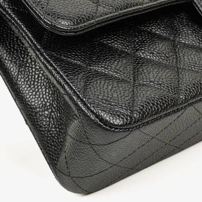 Chanel mittelgroße Classic Double Flap Bag aus schwarzem gestepptem Kaviarleder mit silberfarbener Hardware