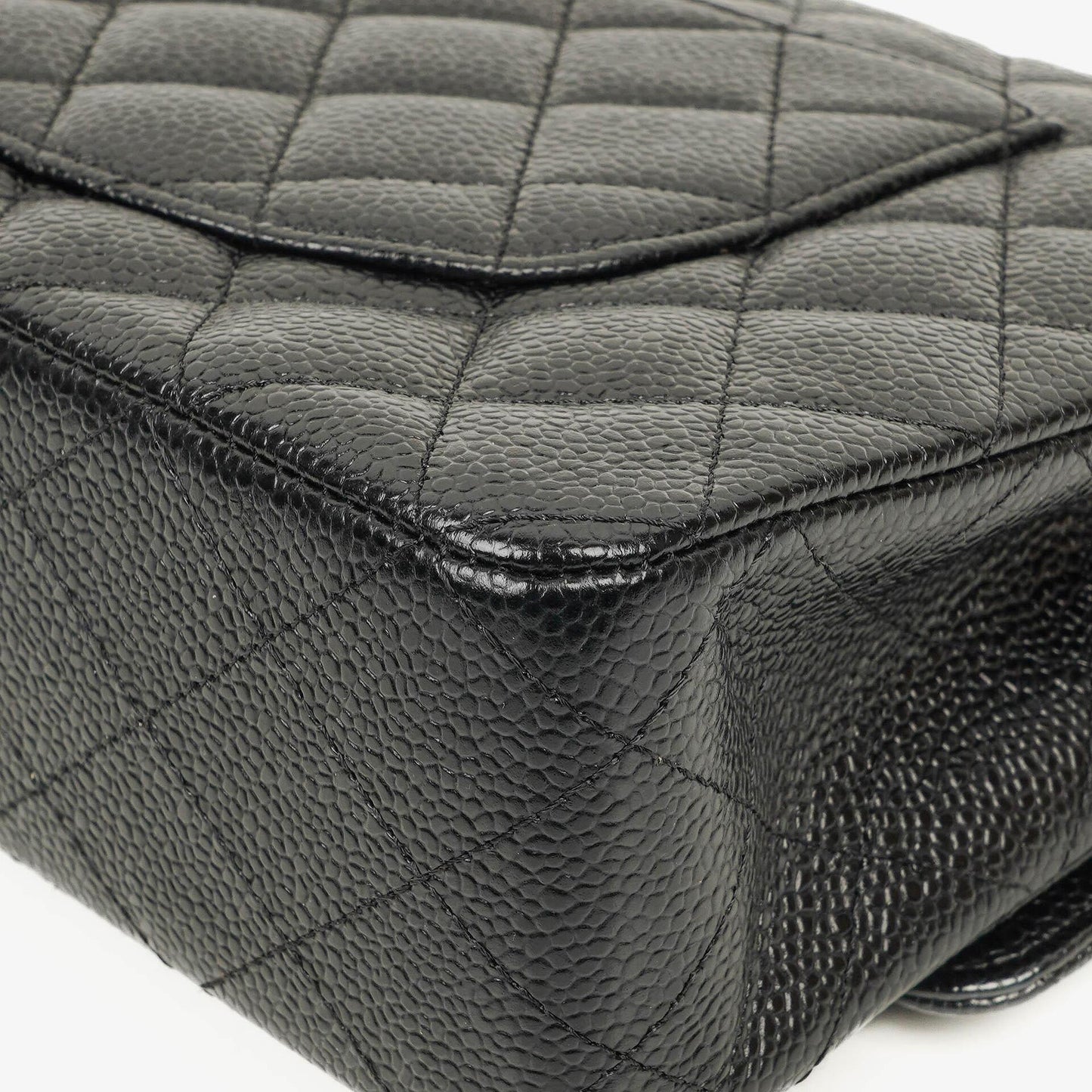 Chanel mittelgroße Classic Double Flap Bag aus schwarzem gestepptem Kaviarleder mit silberfarbener Hardware