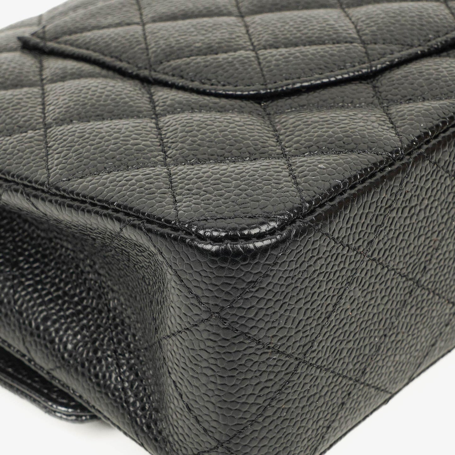Chanel mittelgroße Classic Double Flap Bag aus schwarzem gestepptem Kaviarleder mit silberfarbener Hardware
