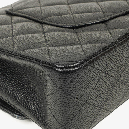 Chanel mittelgroße Classic Double Flap Bag aus schwarzem gestepptem Kaviarleder mit silberfarbener Hardware