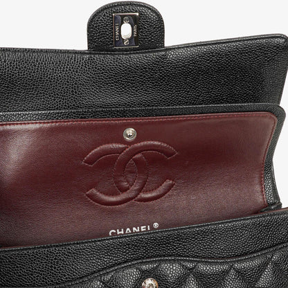 Chanel mittelgroße Classic Double Flap Bag aus schwarzem gestepptem Kaviarleder mit silberfarbener Hardware