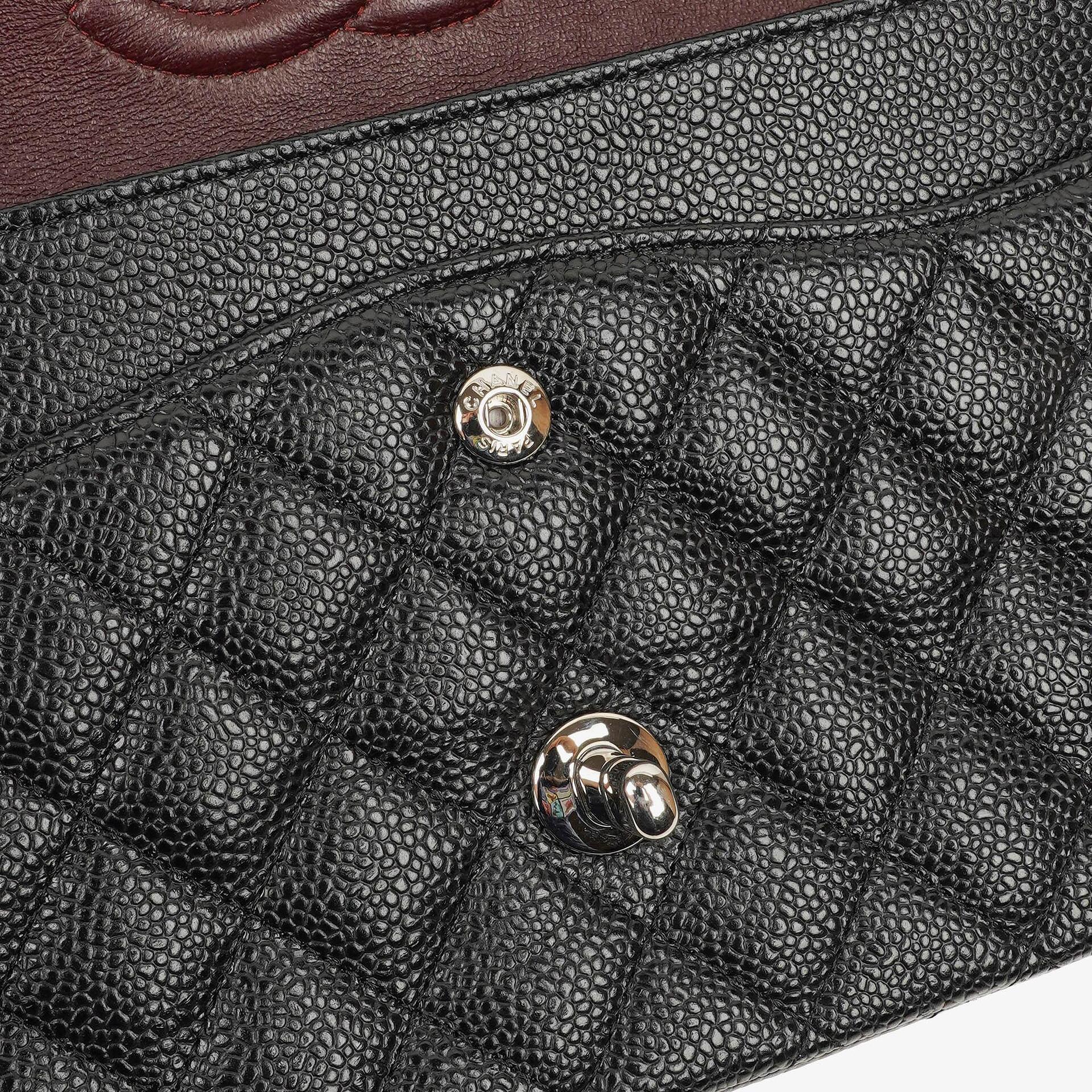 Chanel mittelgroße Classic Double Flap Bag aus schwarzem gestepptem Kaviarleder mit silberfarbener Hardware