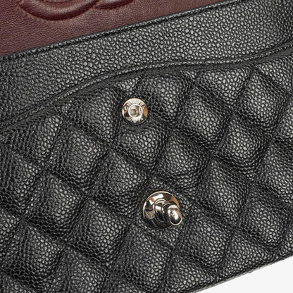 Chanel mittelgroße Classic Double Flap Bag aus schwarzem gestepptem Kaviarleder mit silberfarbener Hardware